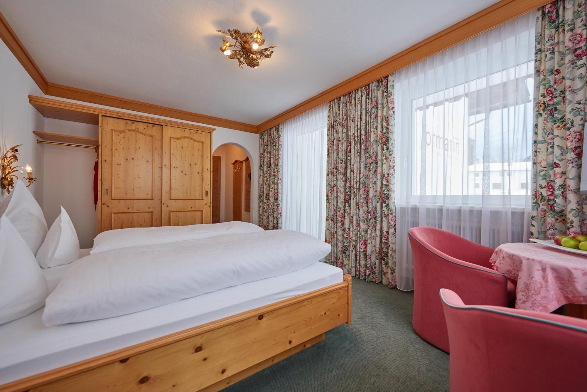 Hotel Restaurant Formarin Oberlech Kamer foto