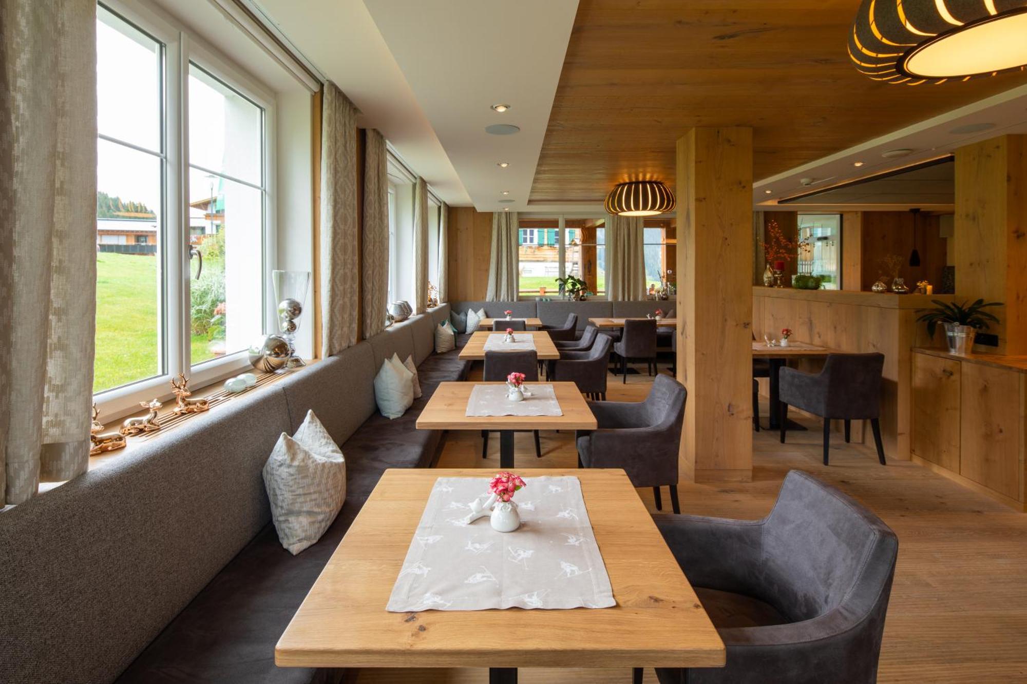 Hotel Restaurant Formarin Oberlech Buitenkant foto